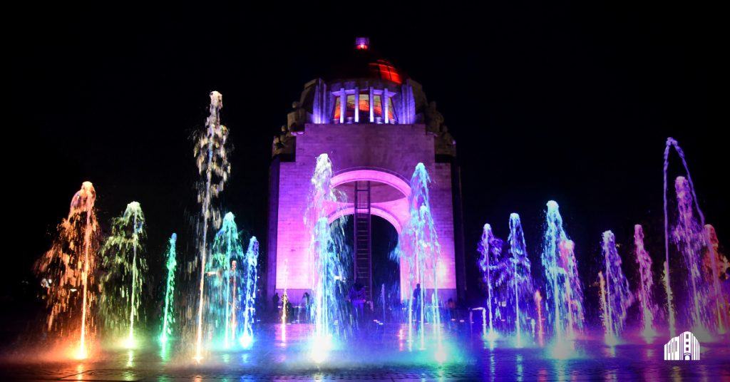 Monumento a la Revolucion y Fuente de noche